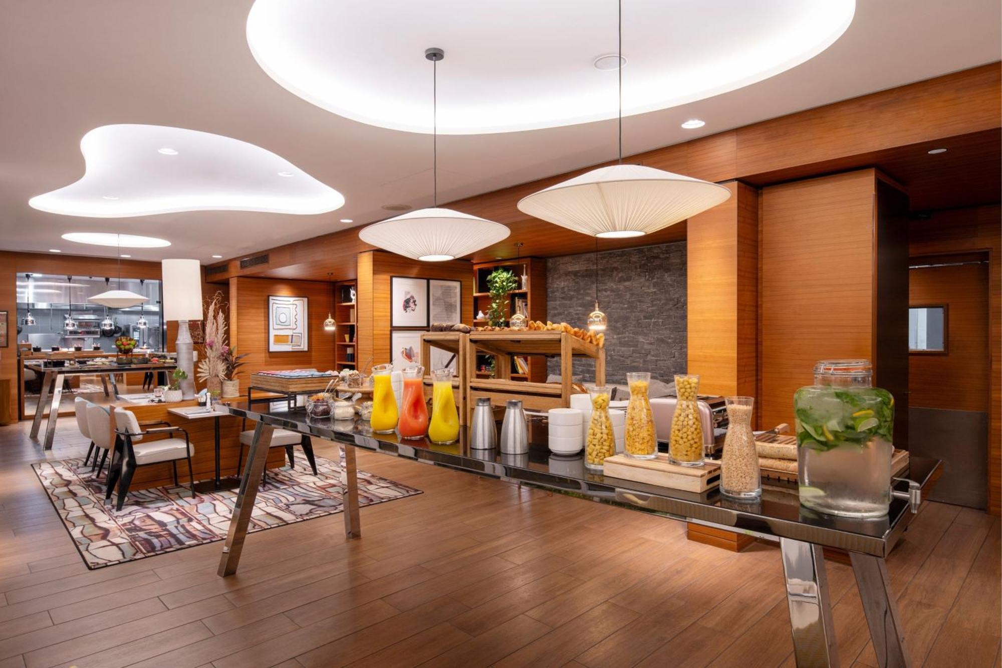 Renaissance Paris Republique Hotel & Spa Екстериор снимка