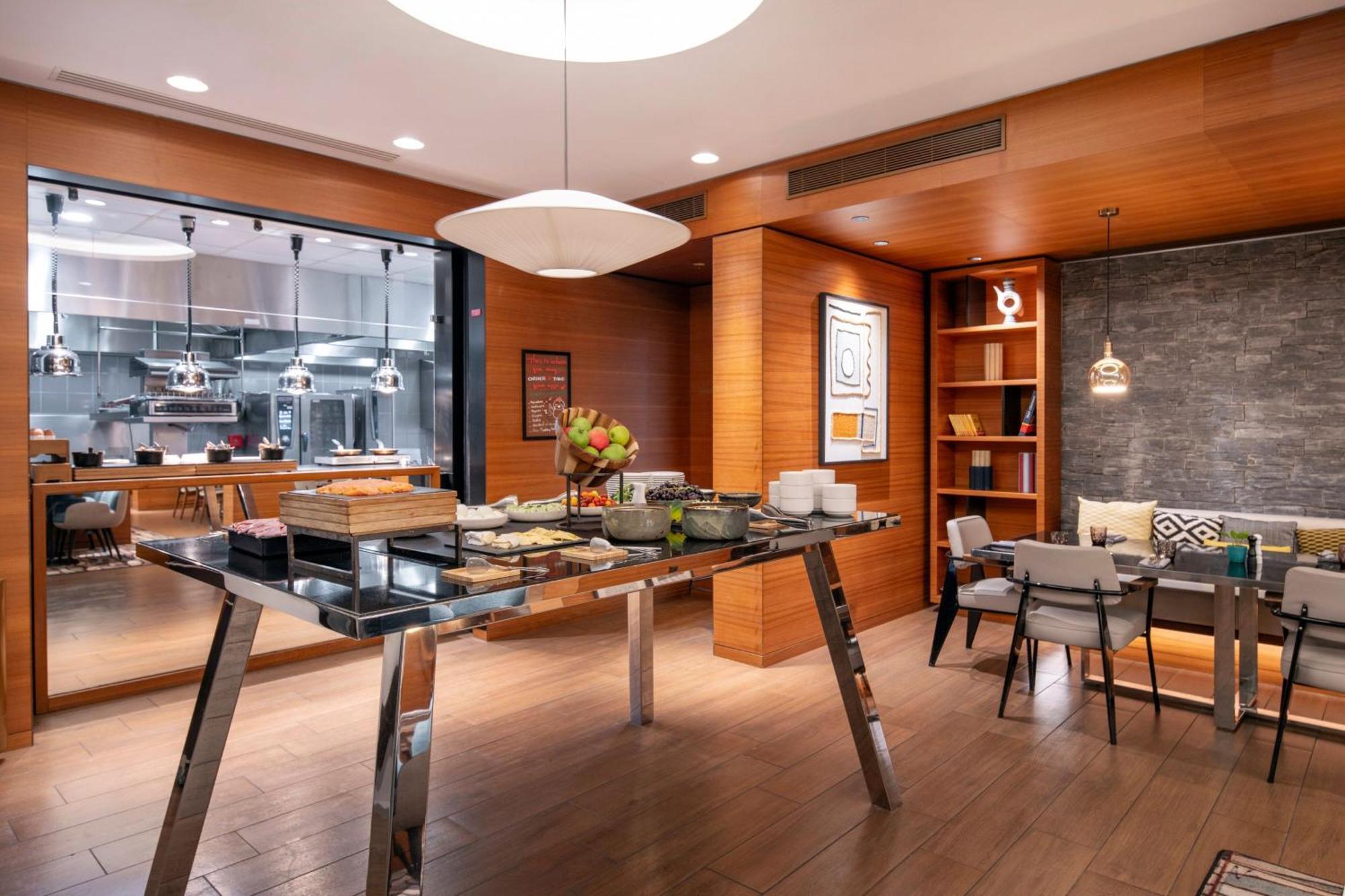 Renaissance Paris Republique Hotel & Spa Екстериор снимка