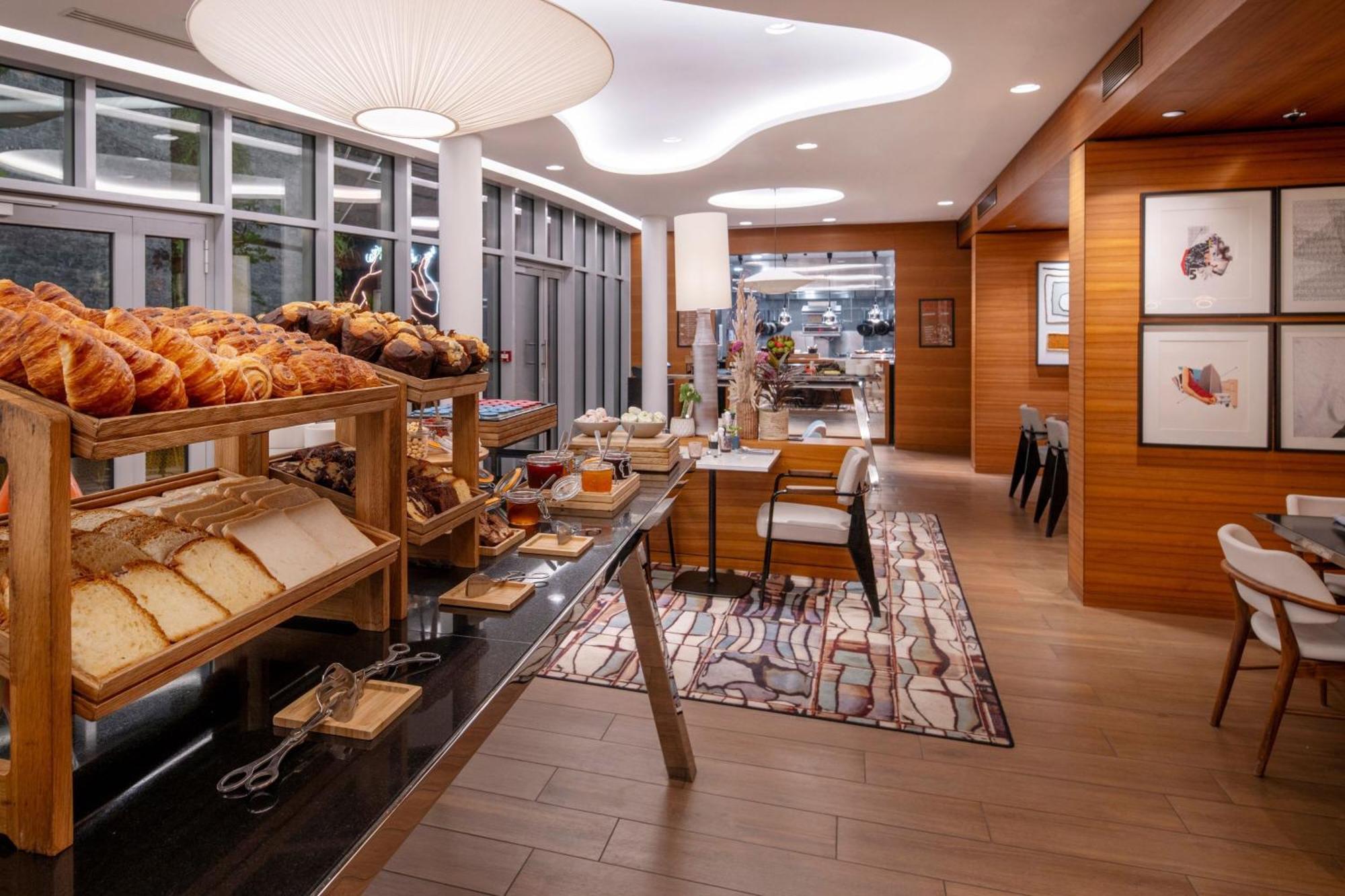 Renaissance Paris Republique Hotel & Spa Екстериор снимка
