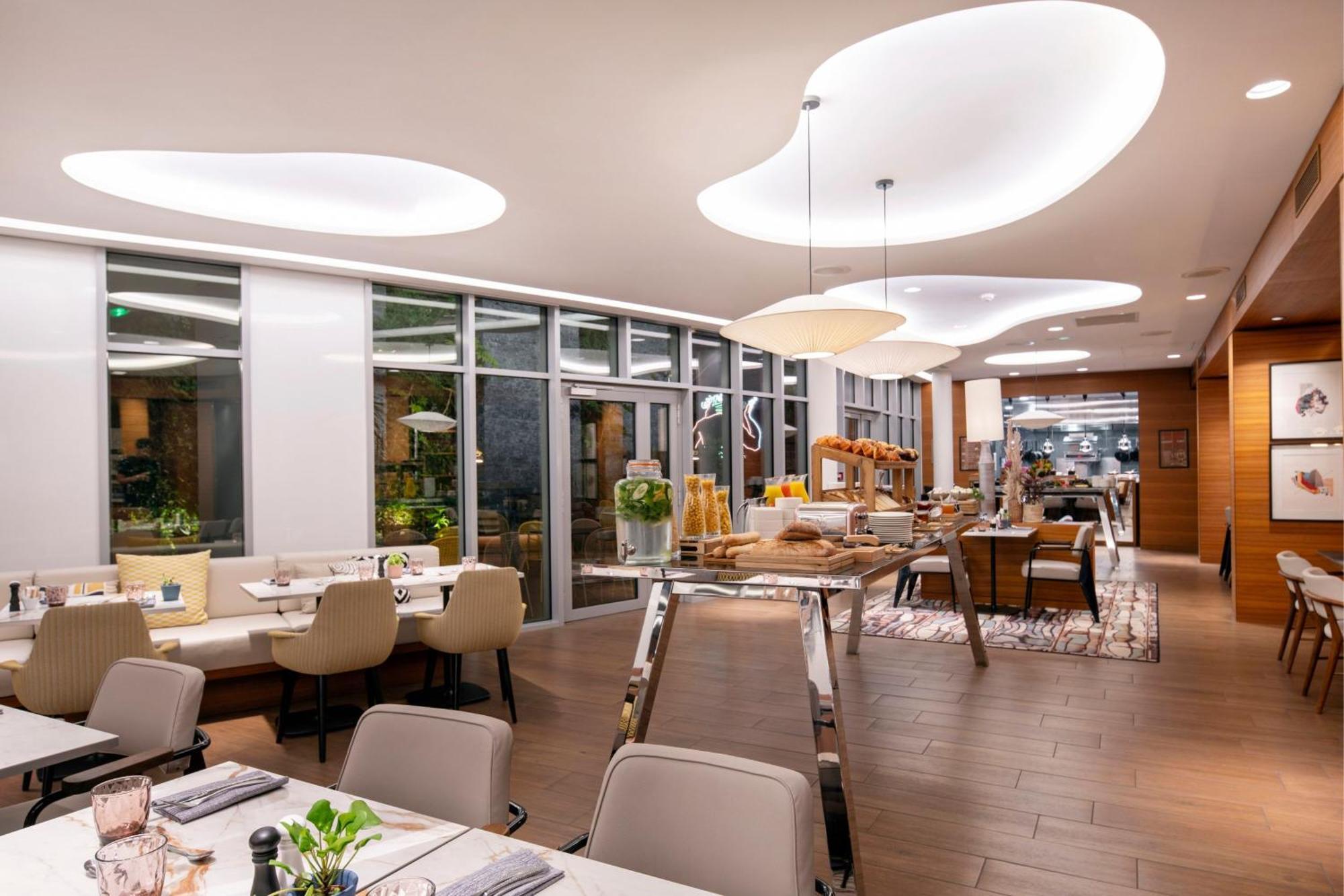 Renaissance Paris Republique Hotel & Spa Екстериор снимка