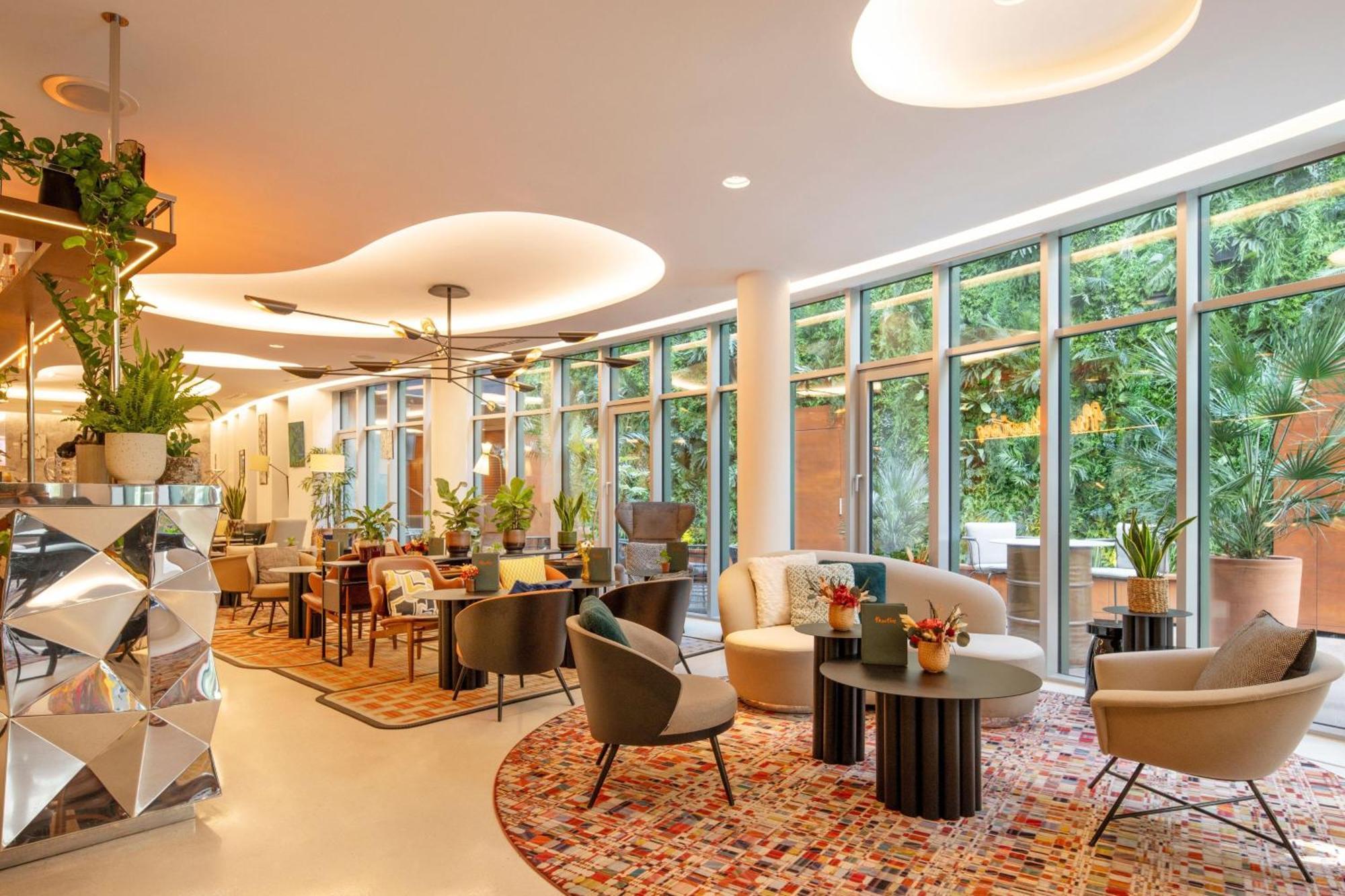 Renaissance Paris Republique Hotel & Spa Екстериор снимка